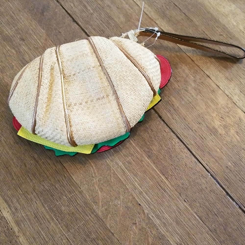 《BETSEY JOHNSON》croissantwhich clutch